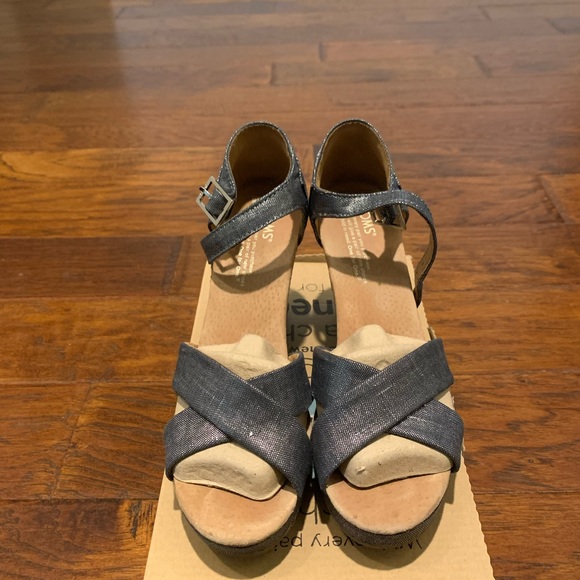 Toms Linen Strappy wedge |  Size 7.5 - Picture 2 of 7